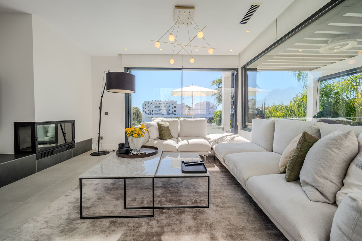 Se vende Villa - Chalet de 4 dormitorios en Costa Del Sol, Málaga, España