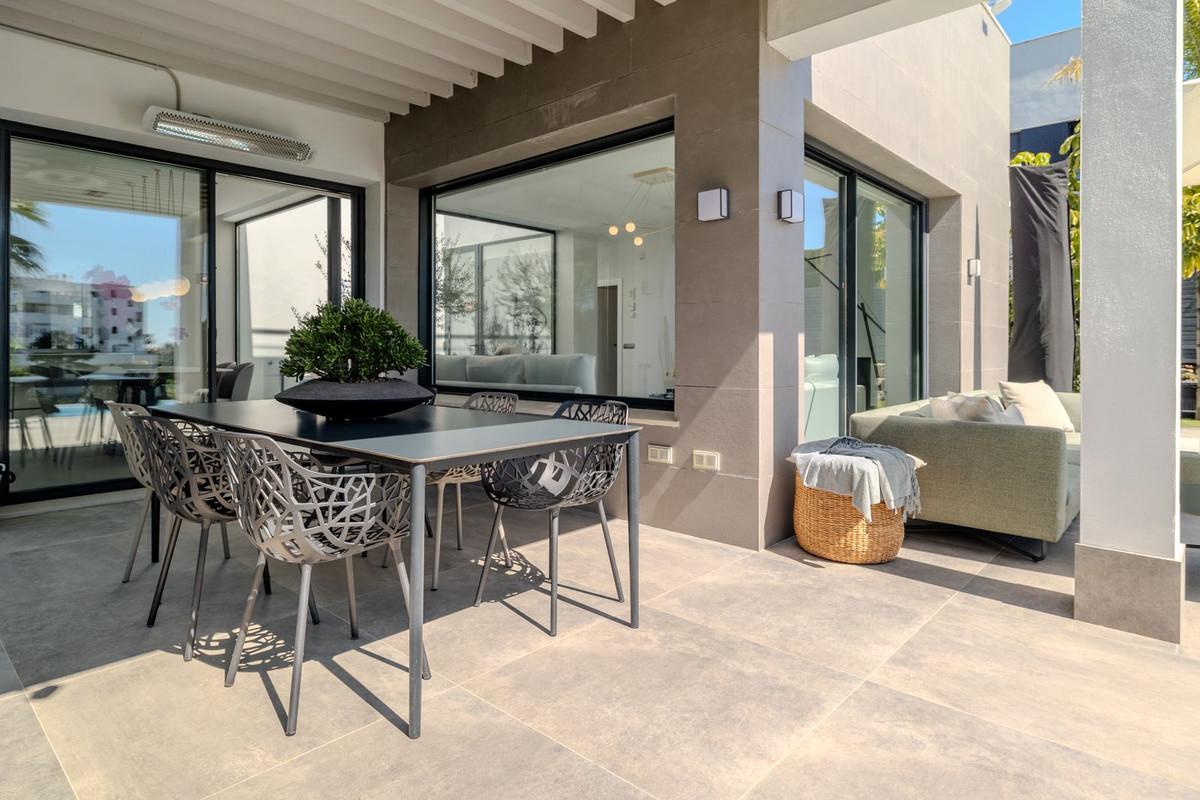 Se vende Villa - Chalet de 4 dormitorios en Costa Del Sol, Málaga, España