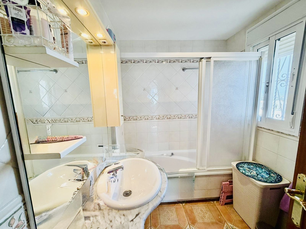 Se vende Villa - Chalet de 6 dormitorios en Costa Del Sol, Málaga, España