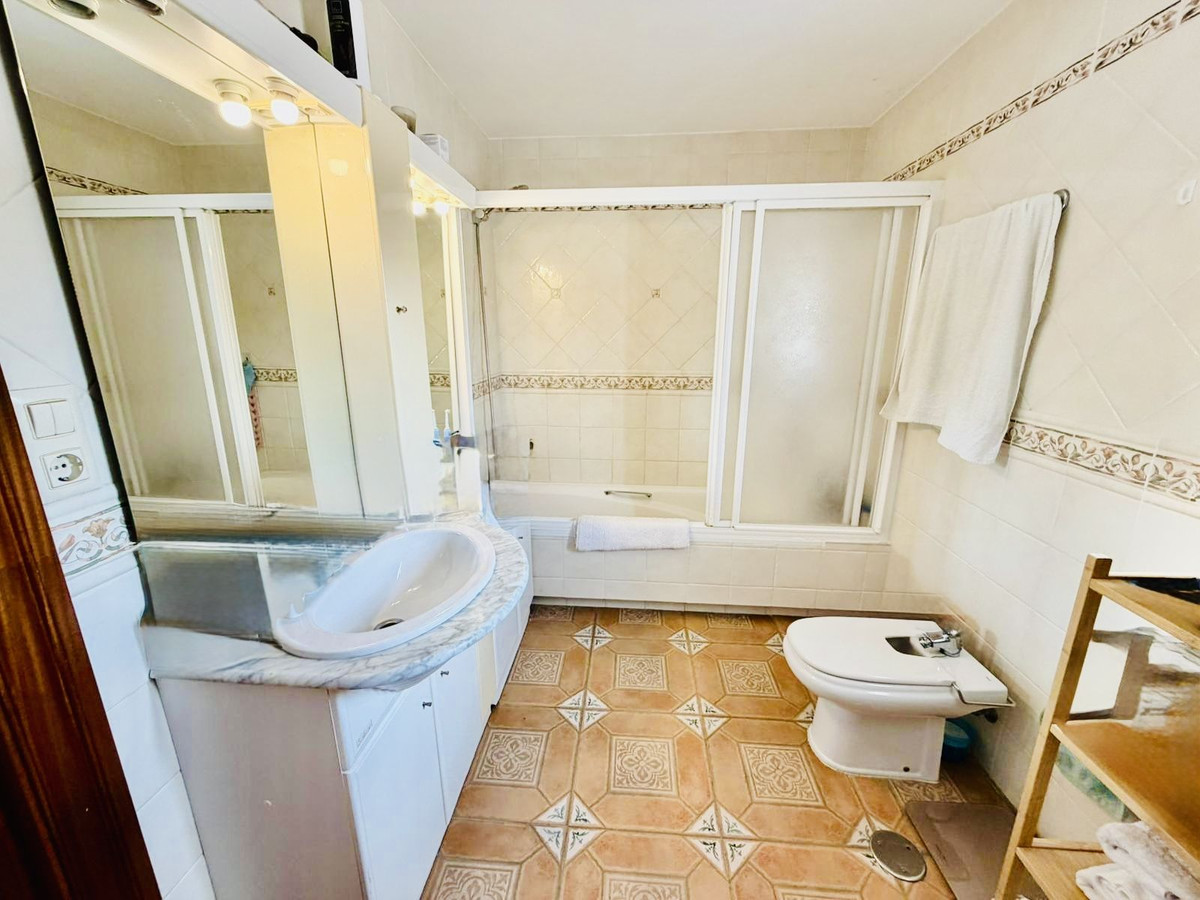 Se vende Villa - Chalet de 6 dormitorios en Costa Del Sol, Málaga, España