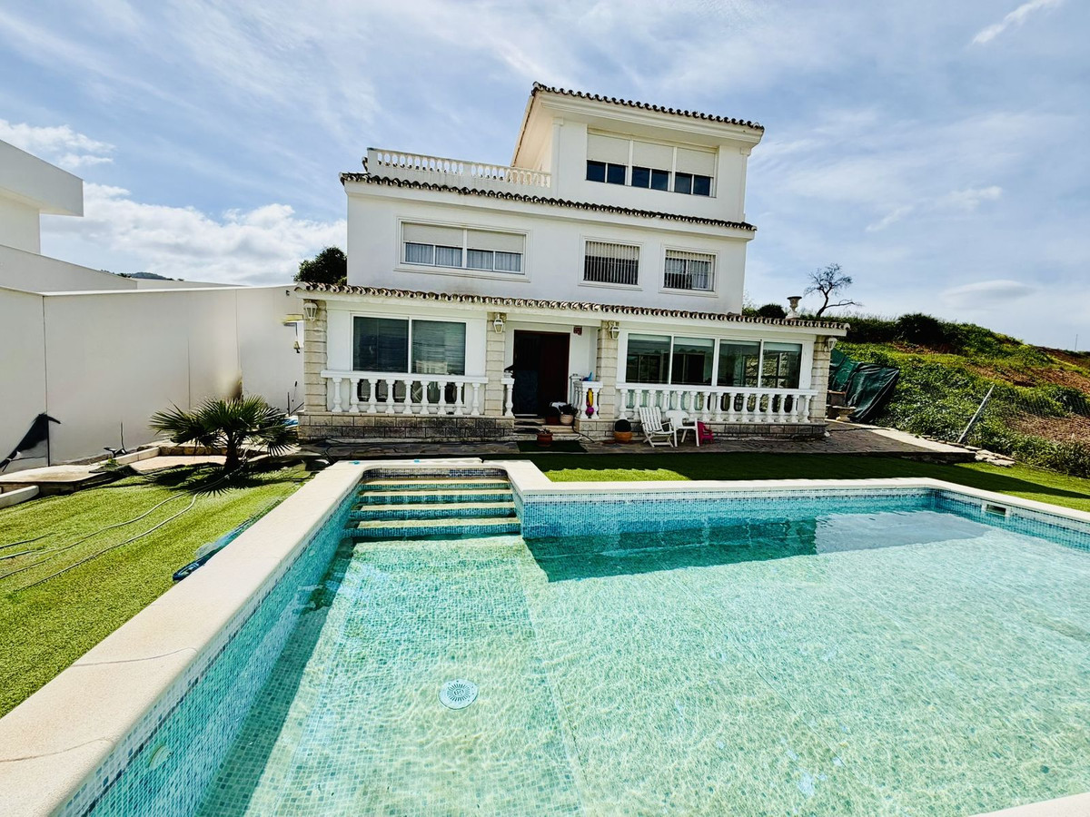 Se vende Villa - Chalet de 6 dormitorios en Costa Del Sol, Málaga, España