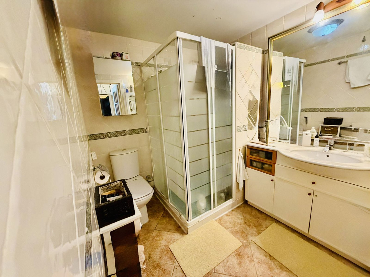 Se vende Villa - Chalet de 6 dormitorios en Costa Del Sol, Málaga, España