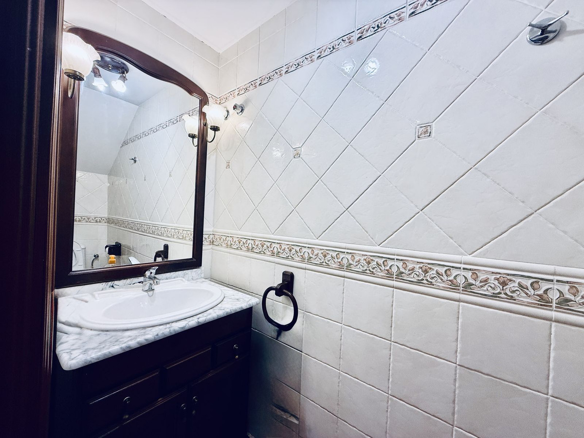 Se vende Villa - Chalet de 6 dormitorios en Costa Del Sol, Málaga, España