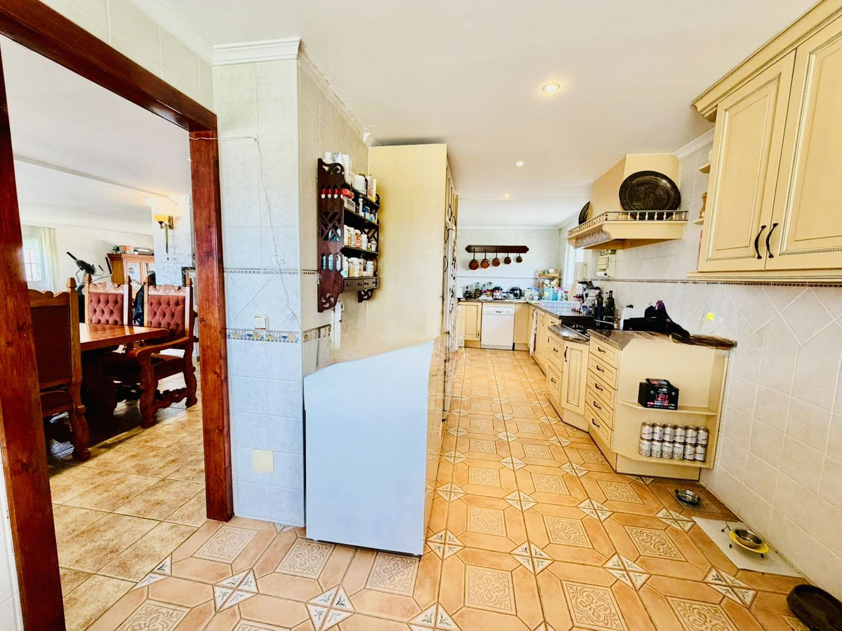 Se vende Villa - Chalet de 6 dormitorios en Costa Del Sol, Málaga, España