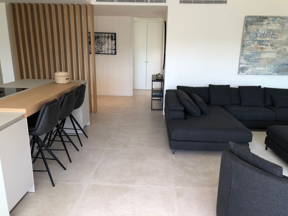 Se vende Apartamento Planta Media de 2 dormitorios en Costa Del Sol, Cadiz, España