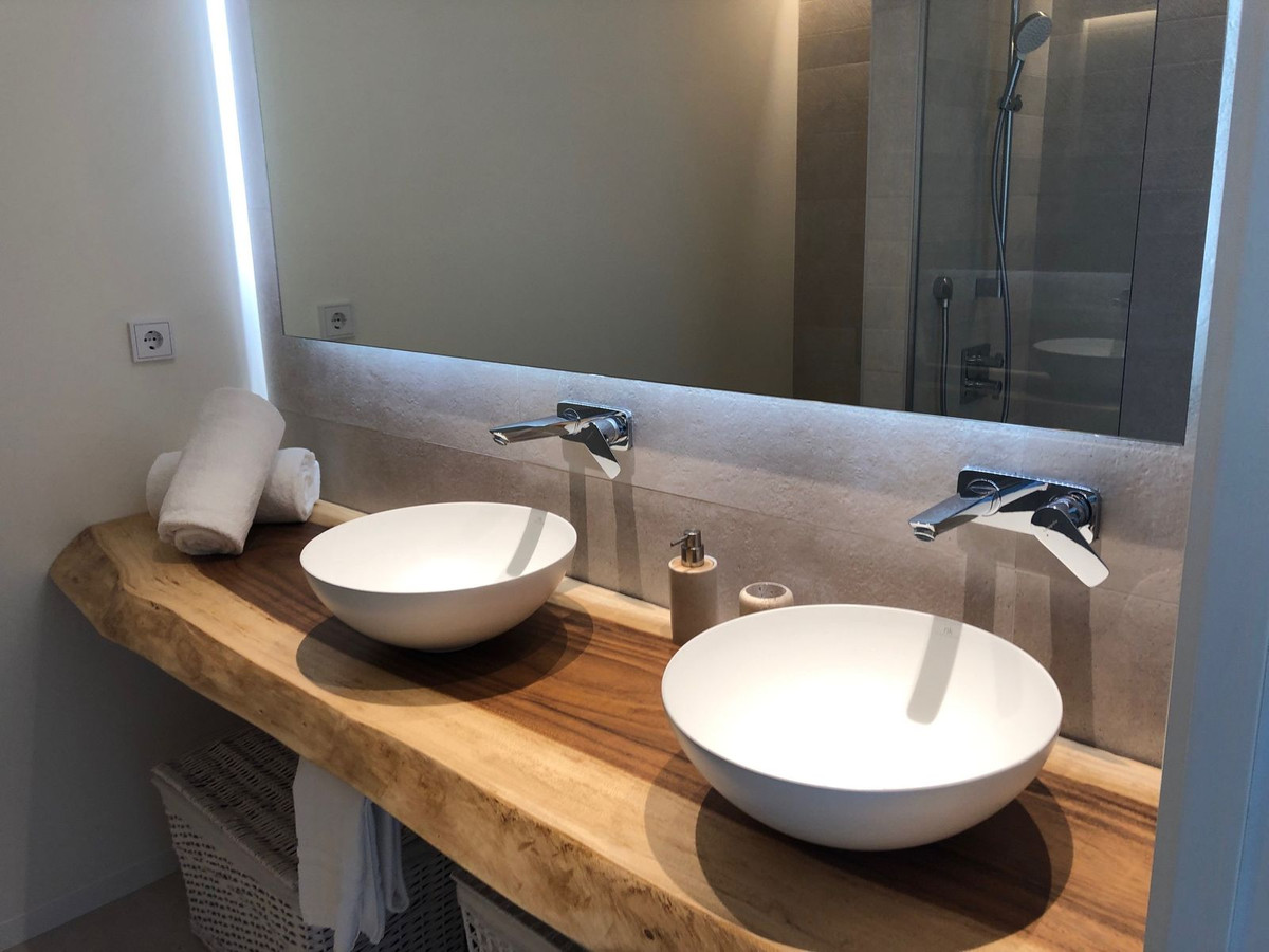 Se vende Apartamento Planta Media de 2 dormitorios en Costa Del Sol, Cadiz, España