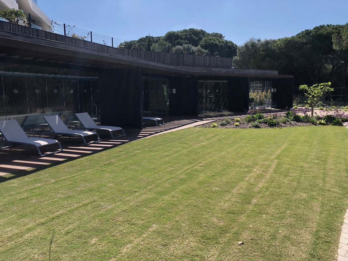 Se vende Apartamento Planta Media de 2 dormitorios en Costa Del Sol, Cadiz, España