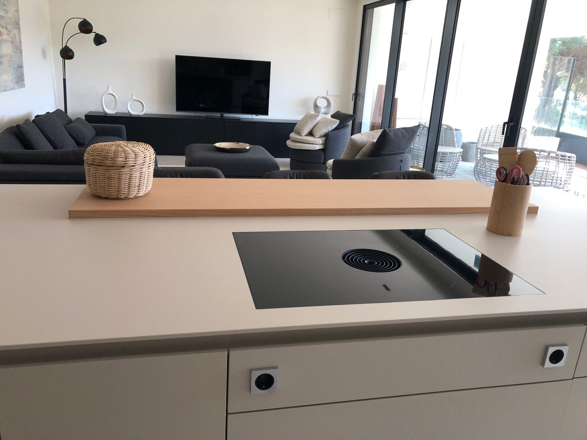 Se vende Apartamento Planta Media de 2 dormitorios en Costa Del Sol, Cadiz, España