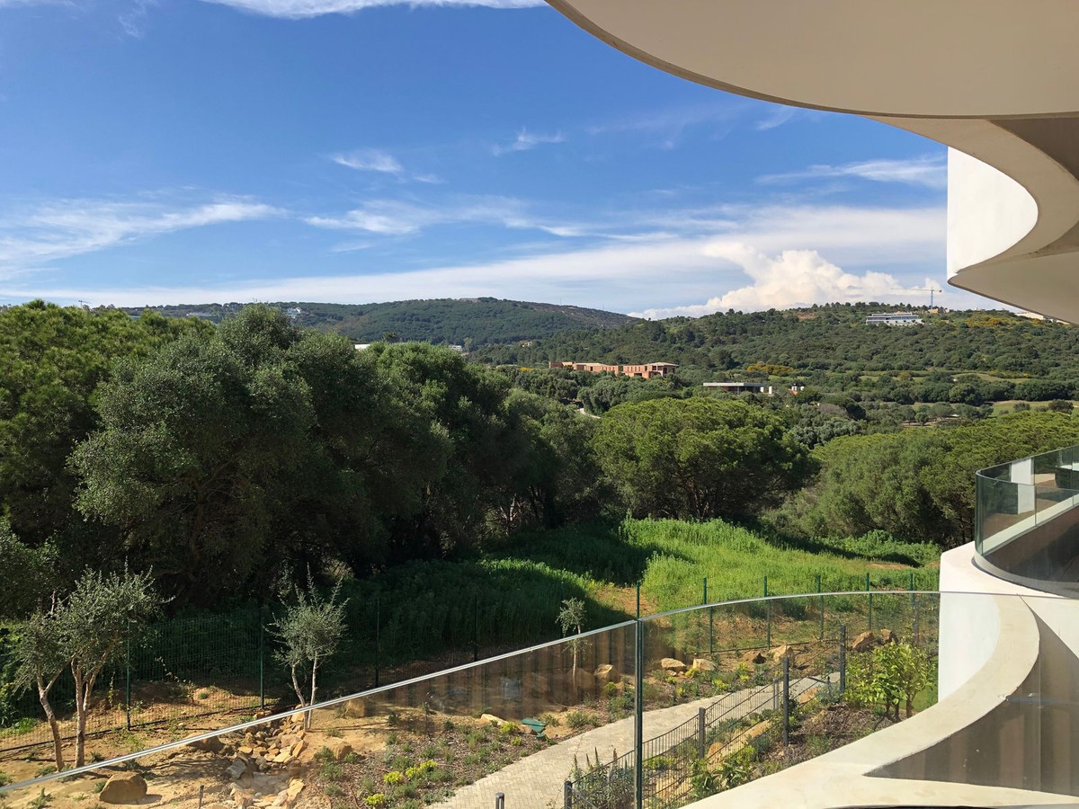 Se vende Apartamento Planta Media de 2 dormitorios en Costa Del Sol, Cadiz, España