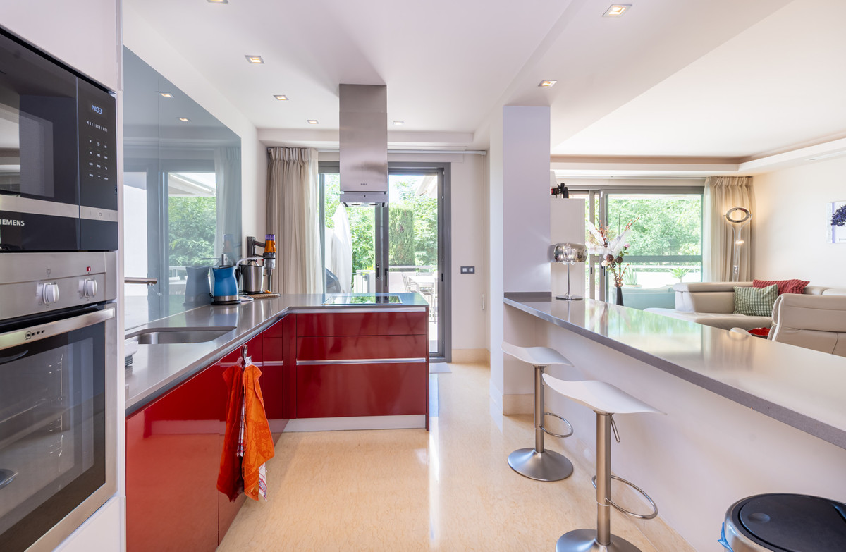3 Bed Apartment for sale in Benahavís Costa Del Sol, Málaga, Spain