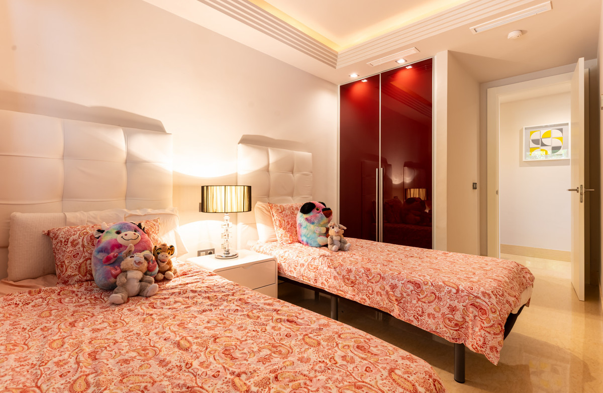 3 Bed Apartment for sale in Benahavís Costa Del Sol, Málaga, Spain