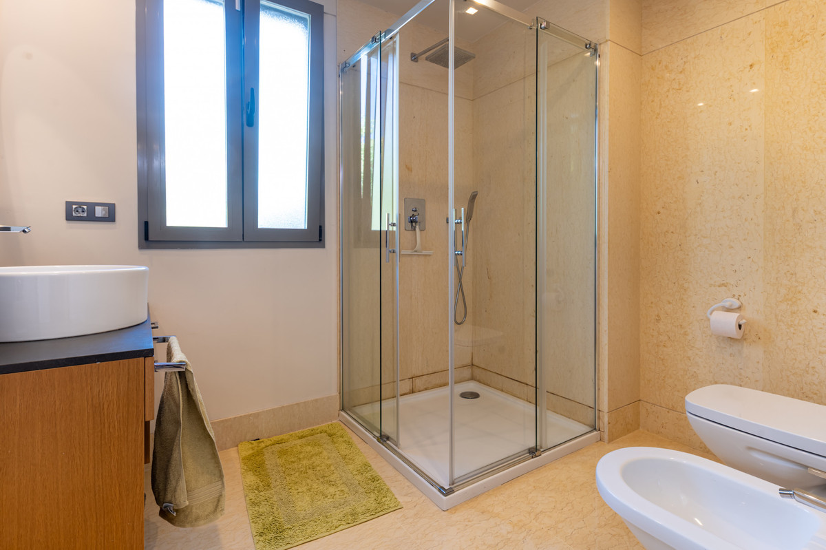 3 Bed Apartment for sale in Benahavís Costa Del Sol, Málaga, Spain