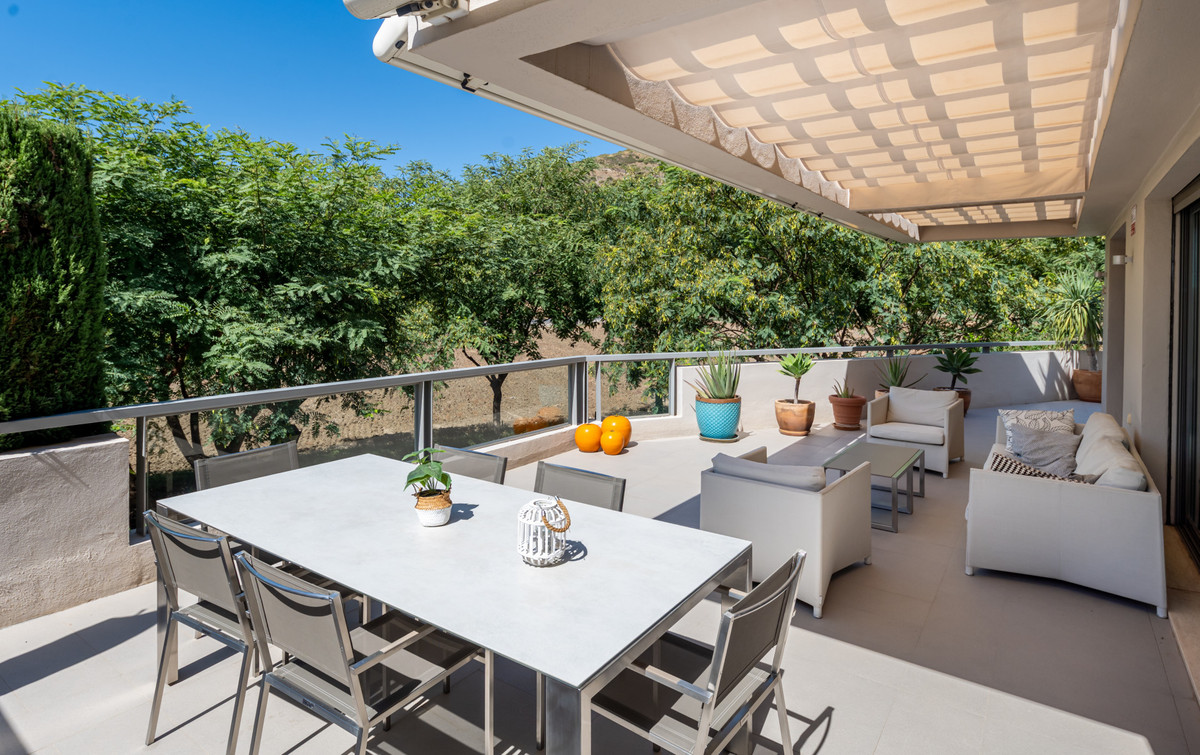 3 Bed Apartment for sale in Benahavís Costa Del Sol, Málaga, Spain