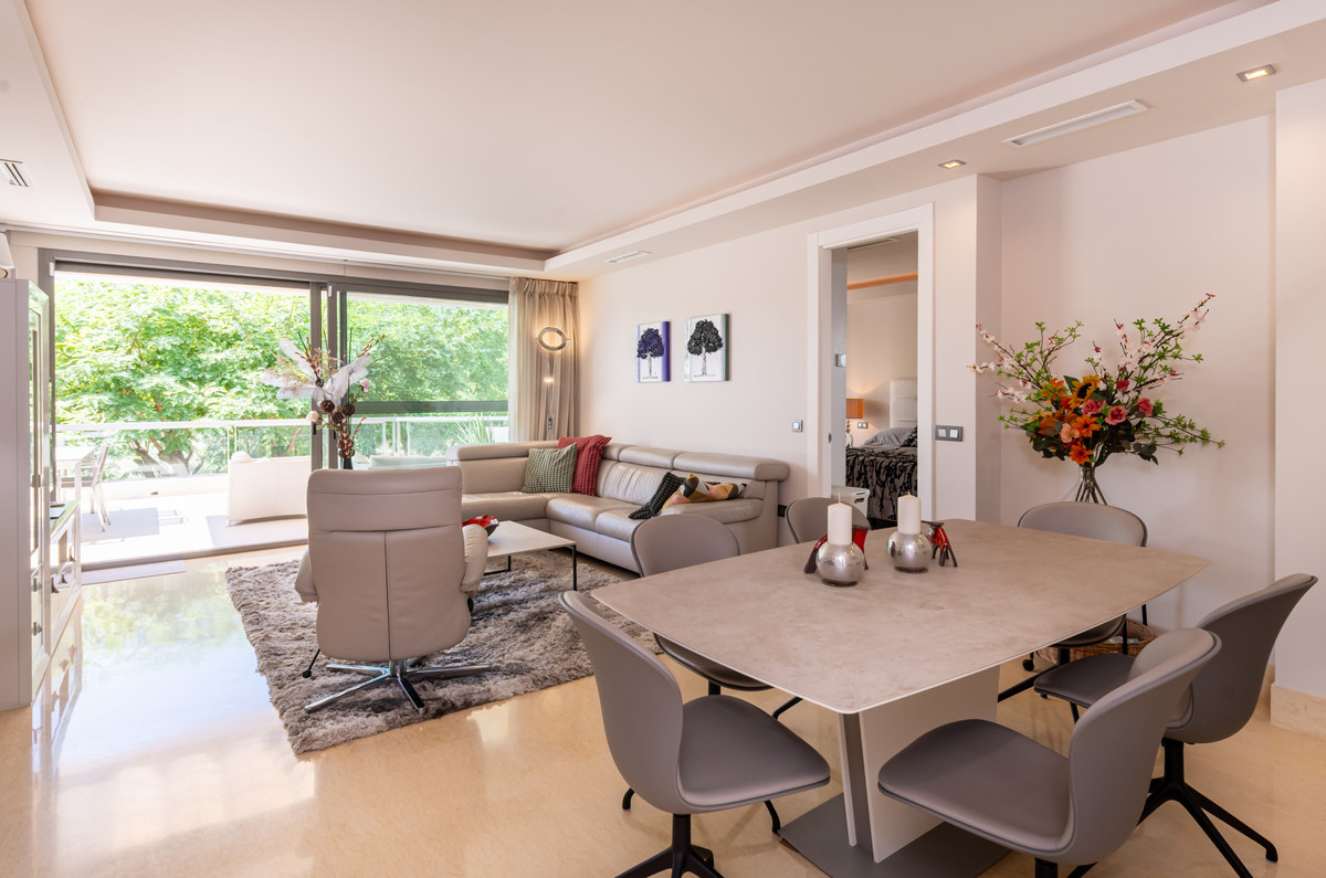 3 Bed Apartment for sale in Benahavís Costa Del Sol, Málaga, Spain