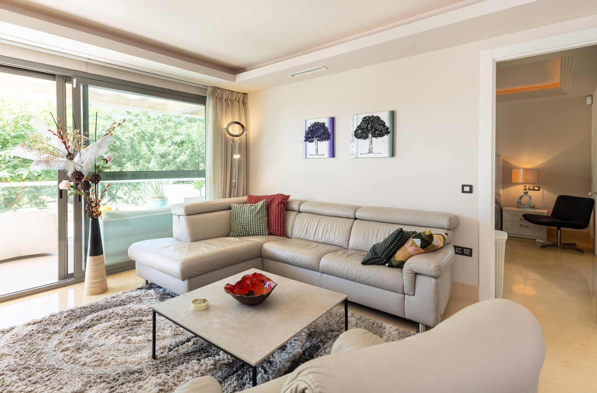 3 Bed Apartment for sale in Benahavís Costa Del Sol, Málaga, Spain