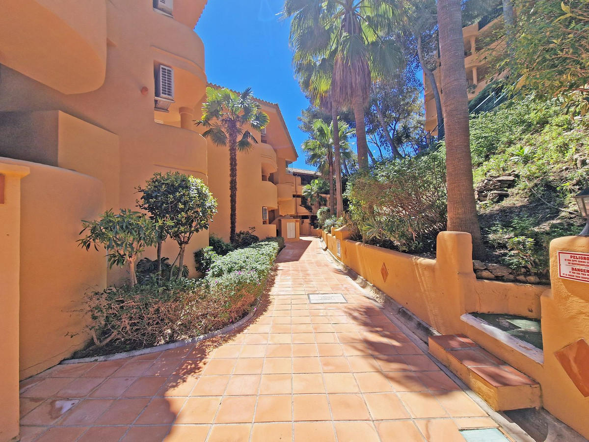 3 Bed Apartment for sale in Calahonda Costa Del Sol, Málaga, Spain
