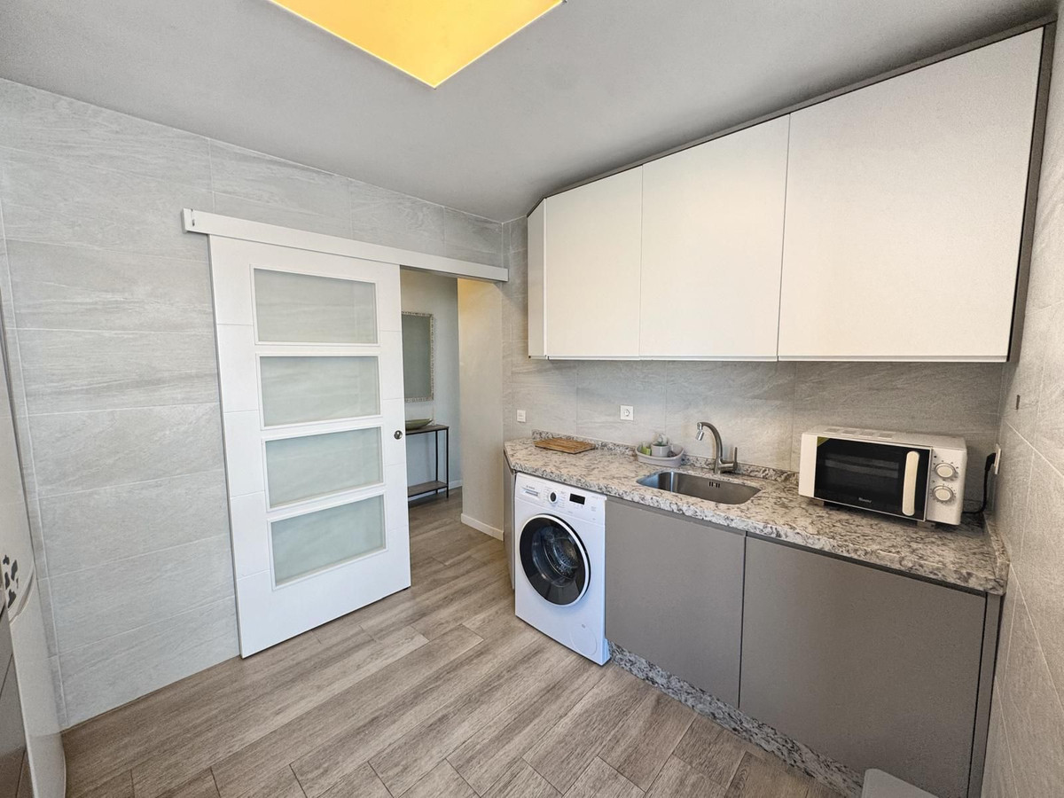 Se vende Apartamento Planta Media de 2 dormitorios en Costa Del Sol, Málaga, España