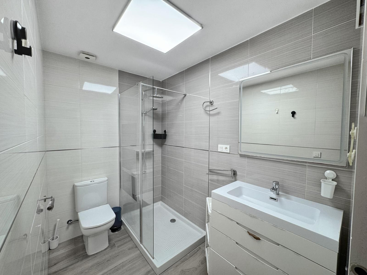 Se vende Apartamento Planta Media de 2 dormitorios en Costa Del Sol, Málaga, España