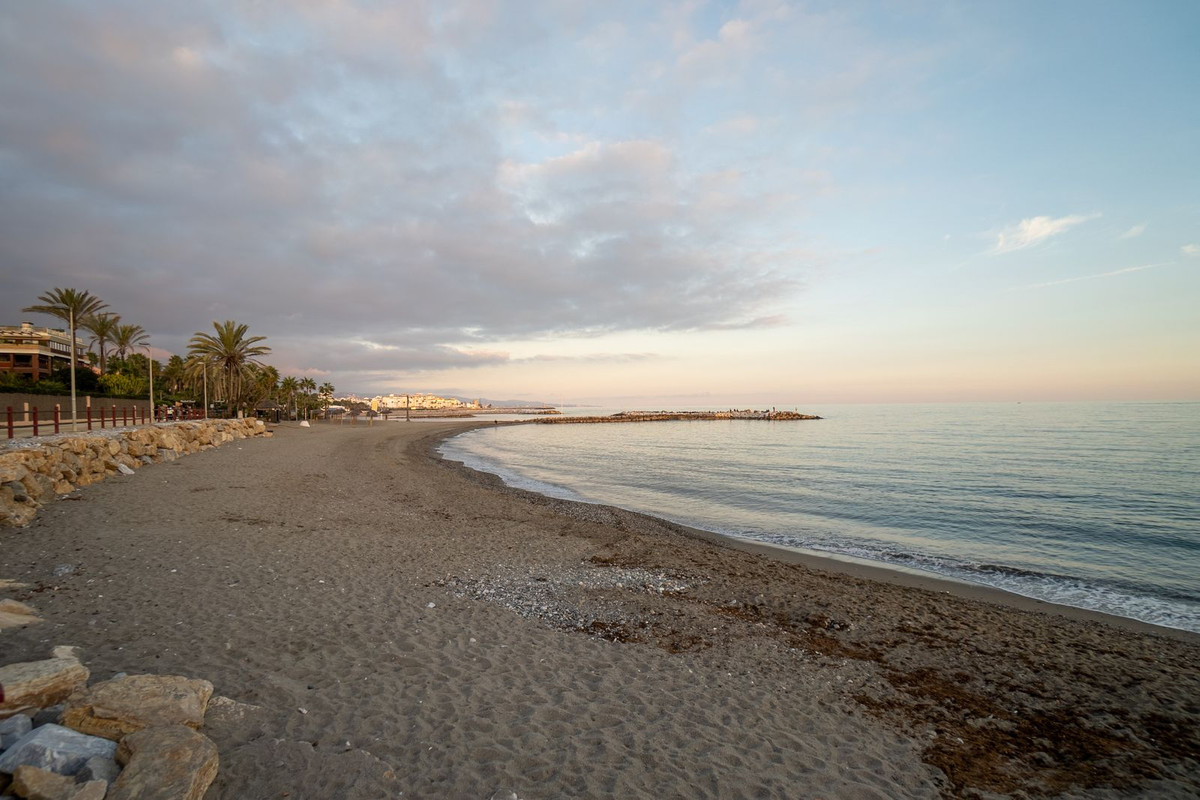 2 Bed Apartment for sale in Puerto Banús Costa Del Sol, Málaga, Spain
