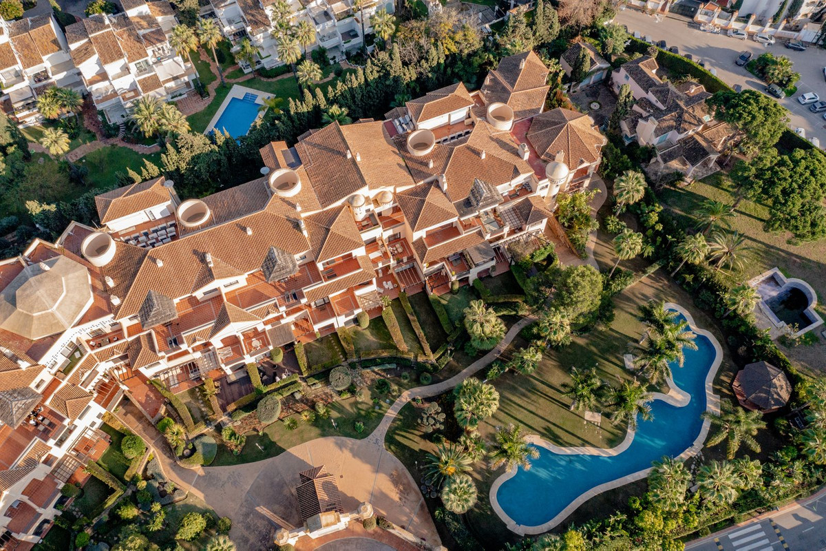 2 Bed Apartment for sale in Puerto Banús Costa Del Sol, Málaga, Spain