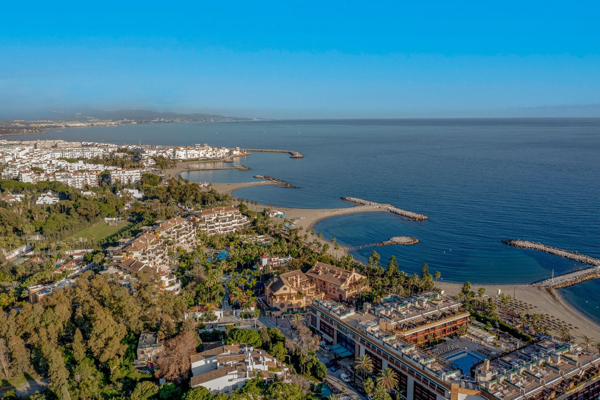 2 Bed Apartment for sale in Puerto Banús Costa Del Sol, Málaga, Spain