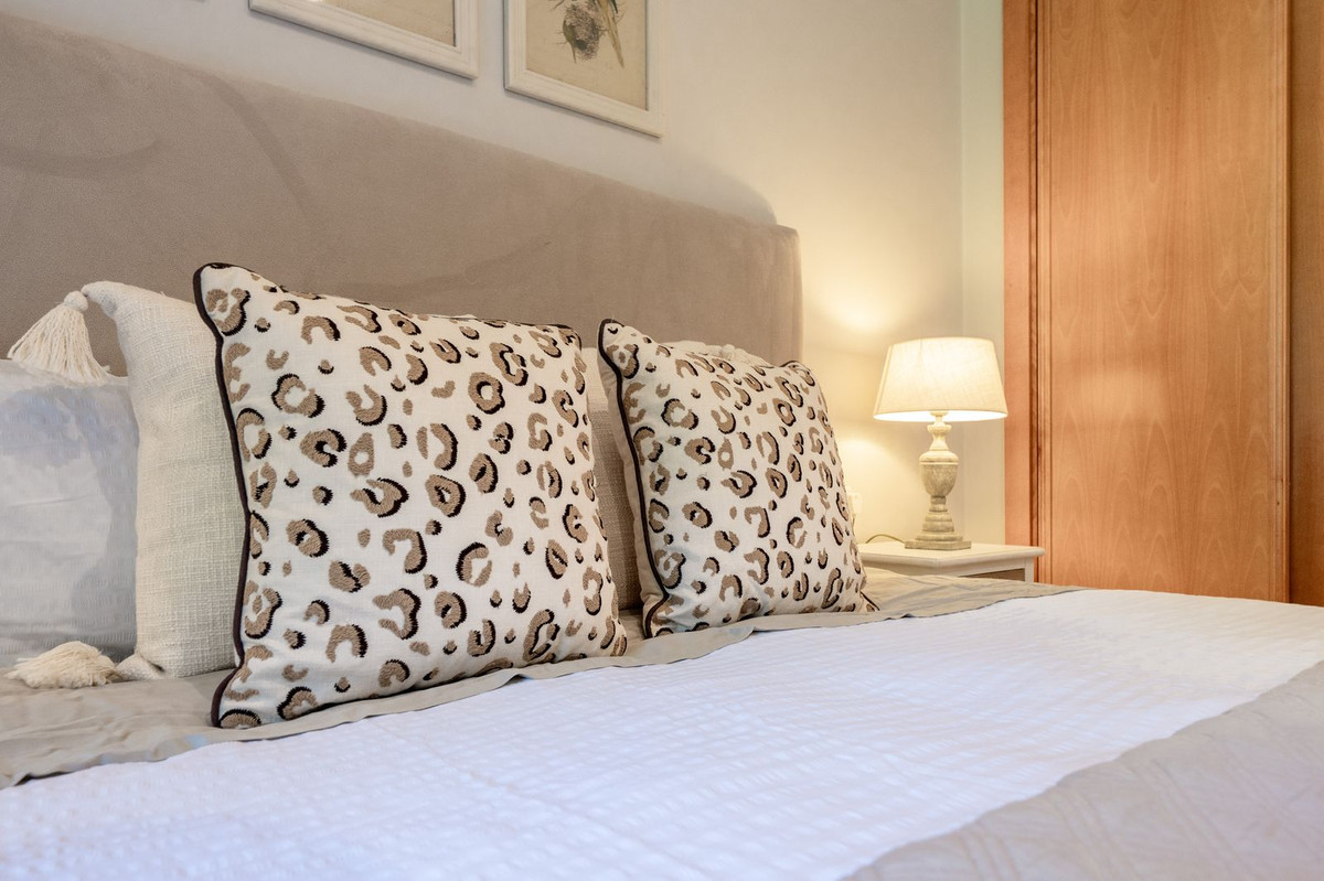 2 Bed Apartment for sale in Puerto Banús Costa Del Sol, Málaga, Spain