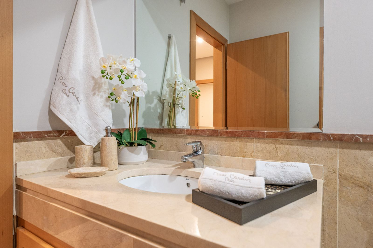 2 Bed Apartment for sale in Puerto Banús Costa Del Sol, Málaga, Spain