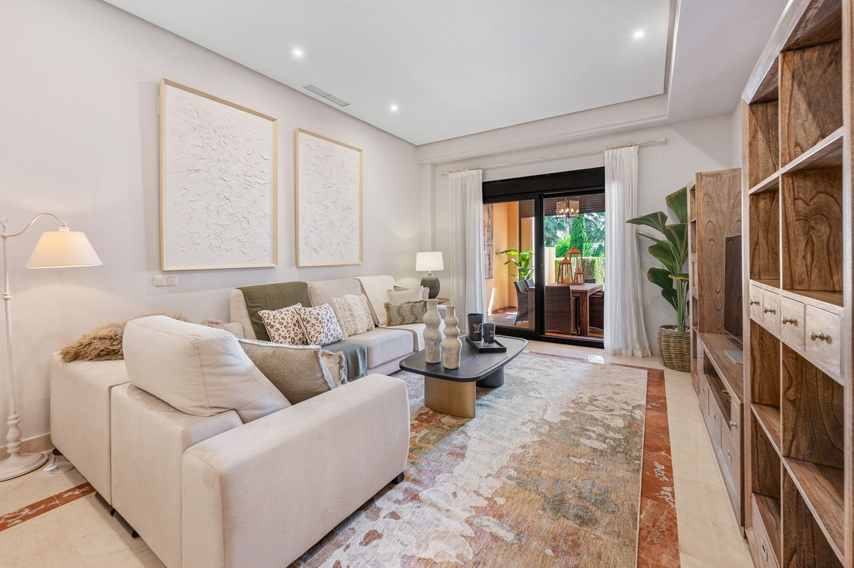 2 Bed Apartment for sale in Puerto Banús Costa Del Sol, Málaga, Spain