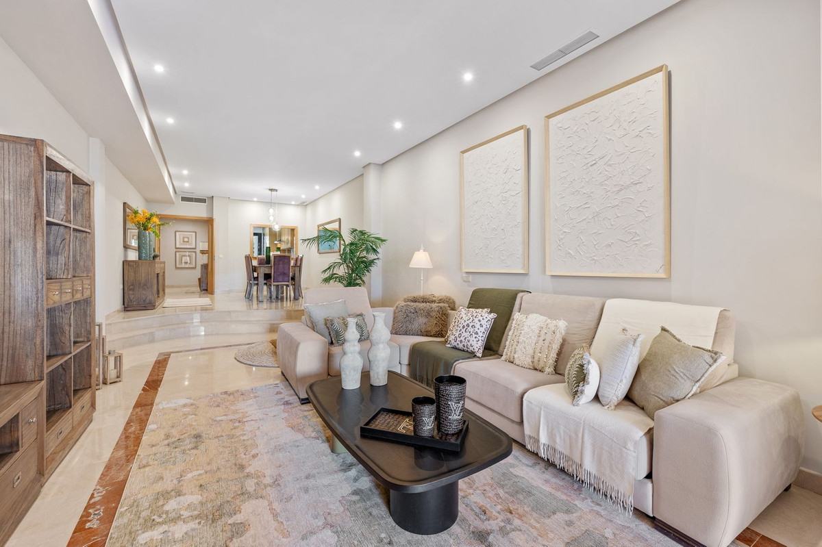 2 Bed Apartment for sale in Puerto Banús Costa Del Sol, Málaga, Spain