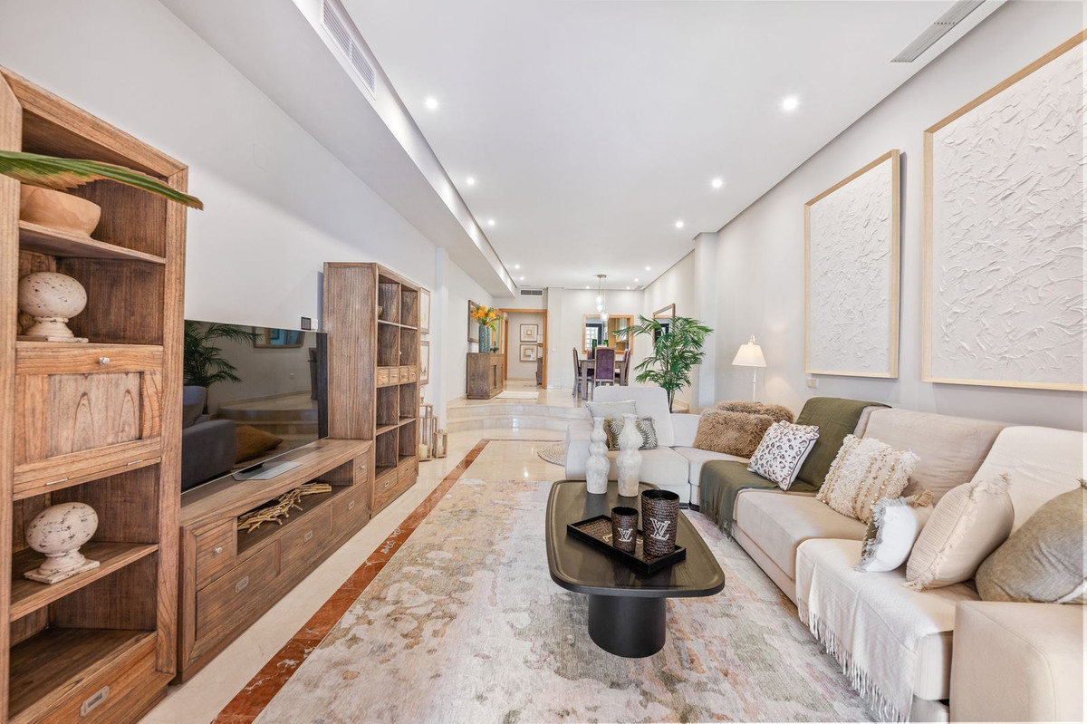 2 Bed Apartment for sale in Puerto Banús Costa Del Sol, Málaga, Spain