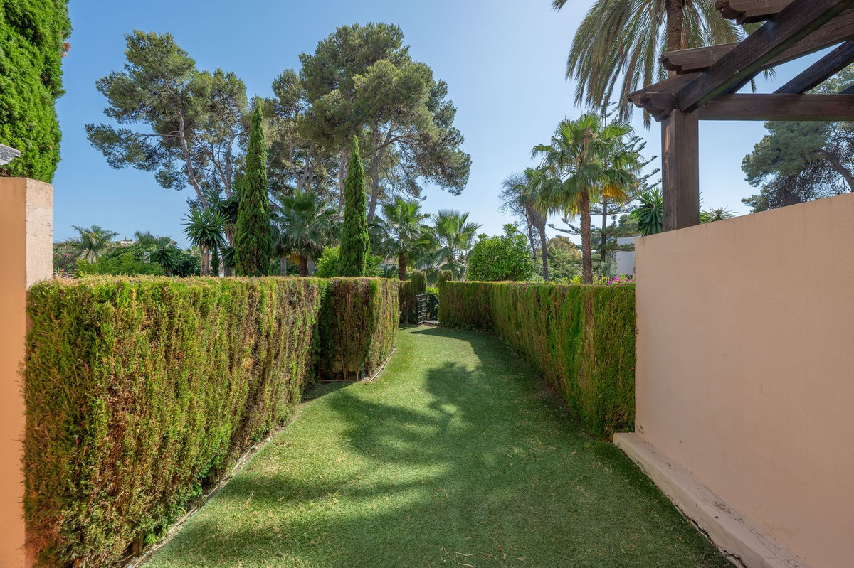 2 Bed Apartment for sale in Puerto Banús Costa Del Sol, Málaga, Spain