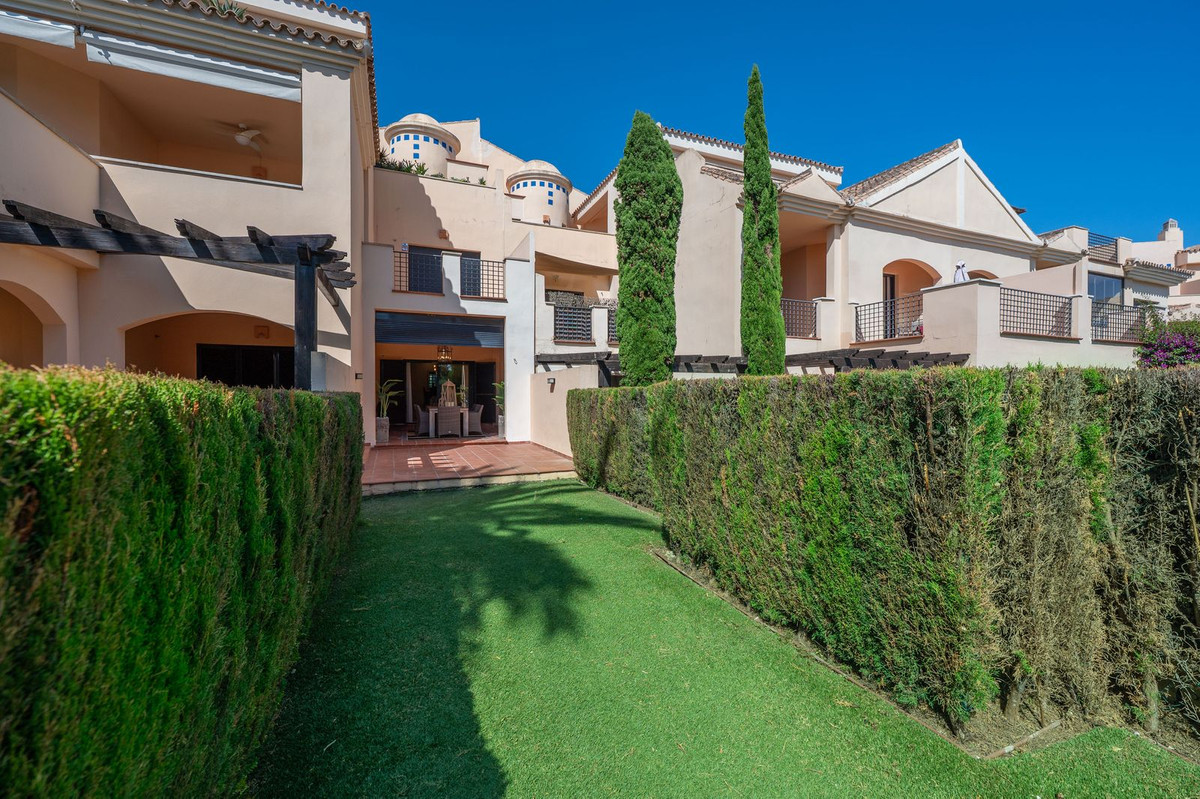 2 Bed Apartment for sale in Puerto Banús Costa Del Sol, Málaga, Spain