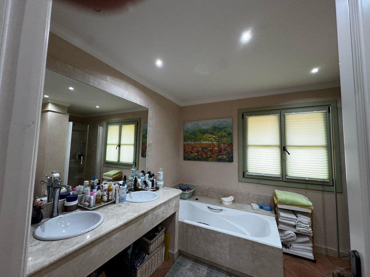 Se vende Adosada de 4 dormitorios en Costa Del Sol, Cadiz, España