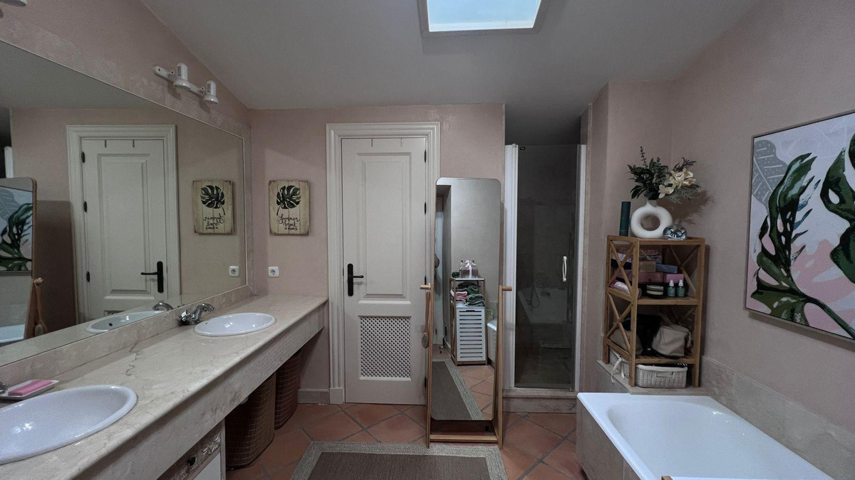 Se vende Adosada de 4 dormitorios en Costa Del Sol, Cadiz, España