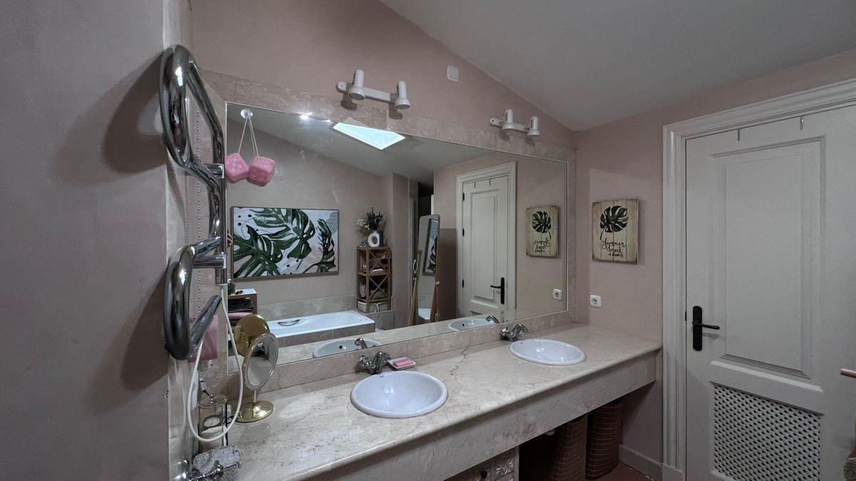 Se vende Adosada de 4 dormitorios en Costa Del Sol, Cadiz, España