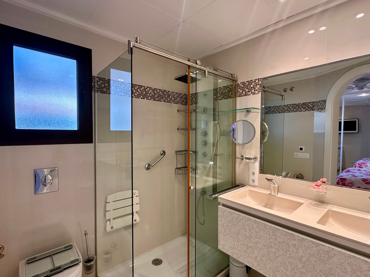 Se vende Apartamento Planta Media de 2 dormitorios en Costa Blanca, Alicante, España