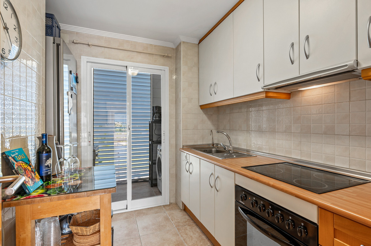 2 Bed Apartment for sale in La Veleta Costa Blanca, Alicante, Spain
