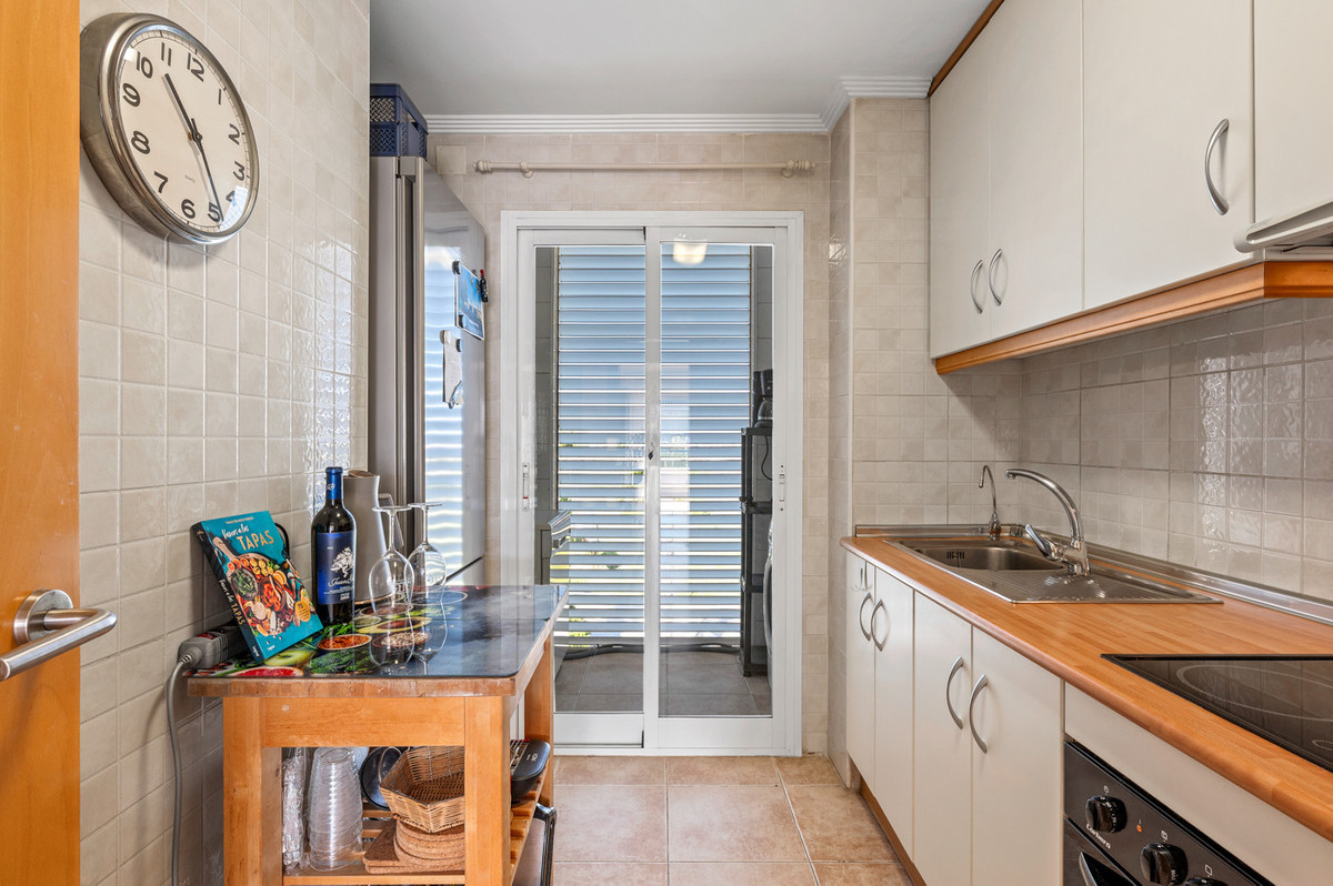 2 Bed Apartment for sale in La Veleta Costa Blanca, Alicante, Spain
