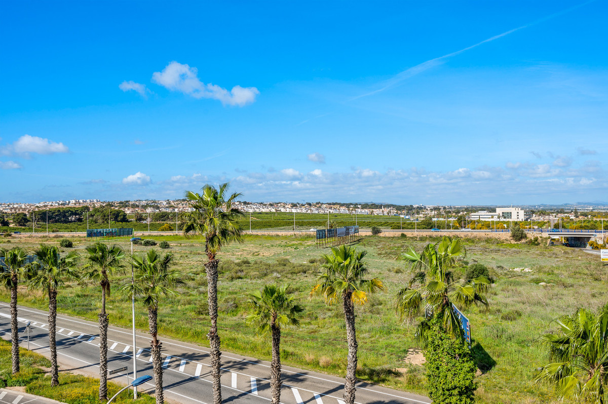 2 Bed Apartment for sale in La Veleta Costa Blanca, Alicante, Spain