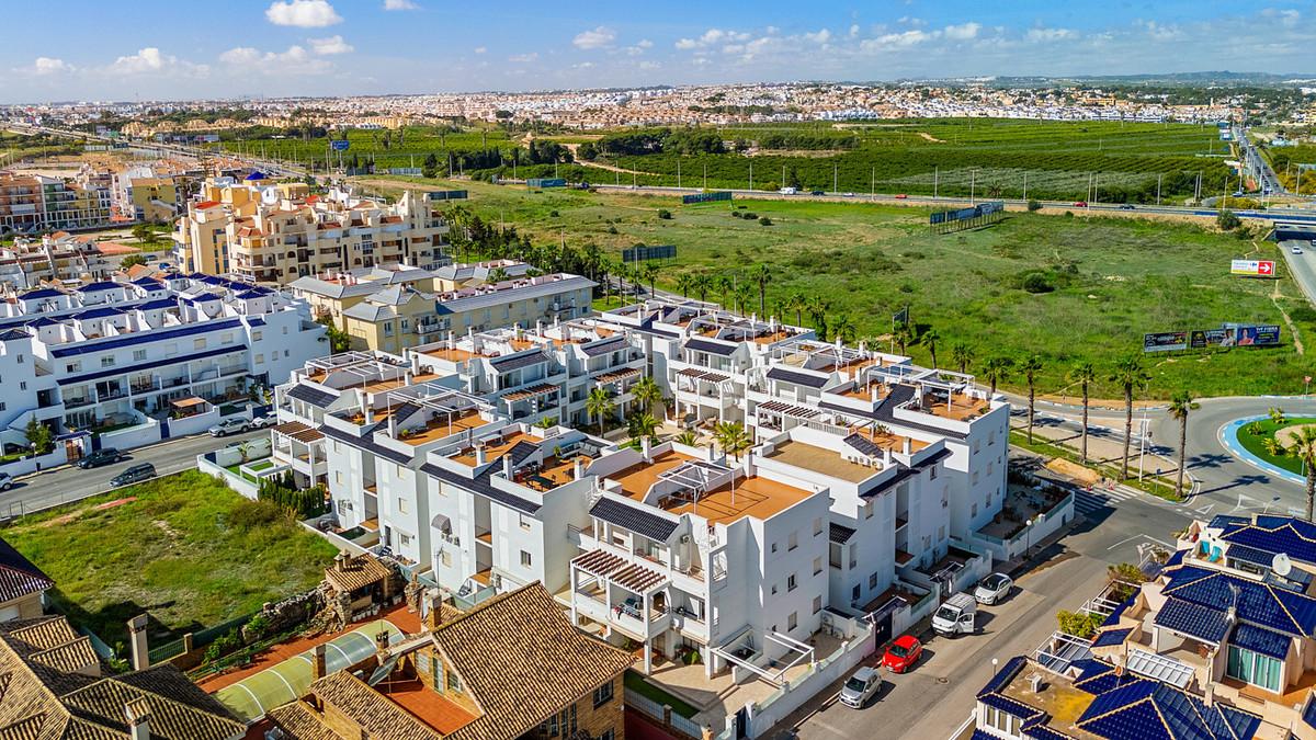 2 Bed Apartment for sale in La Veleta Costa Blanca, Alicante, Spain