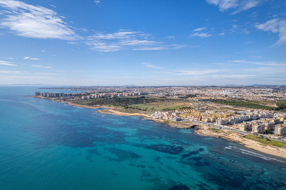 2 Bed Apartment for sale in La Veleta Costa Blanca, Alicante, Spain
