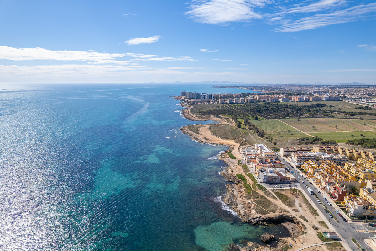 2 Bed Apartment for sale in La Veleta Costa Blanca, Alicante, Spain
