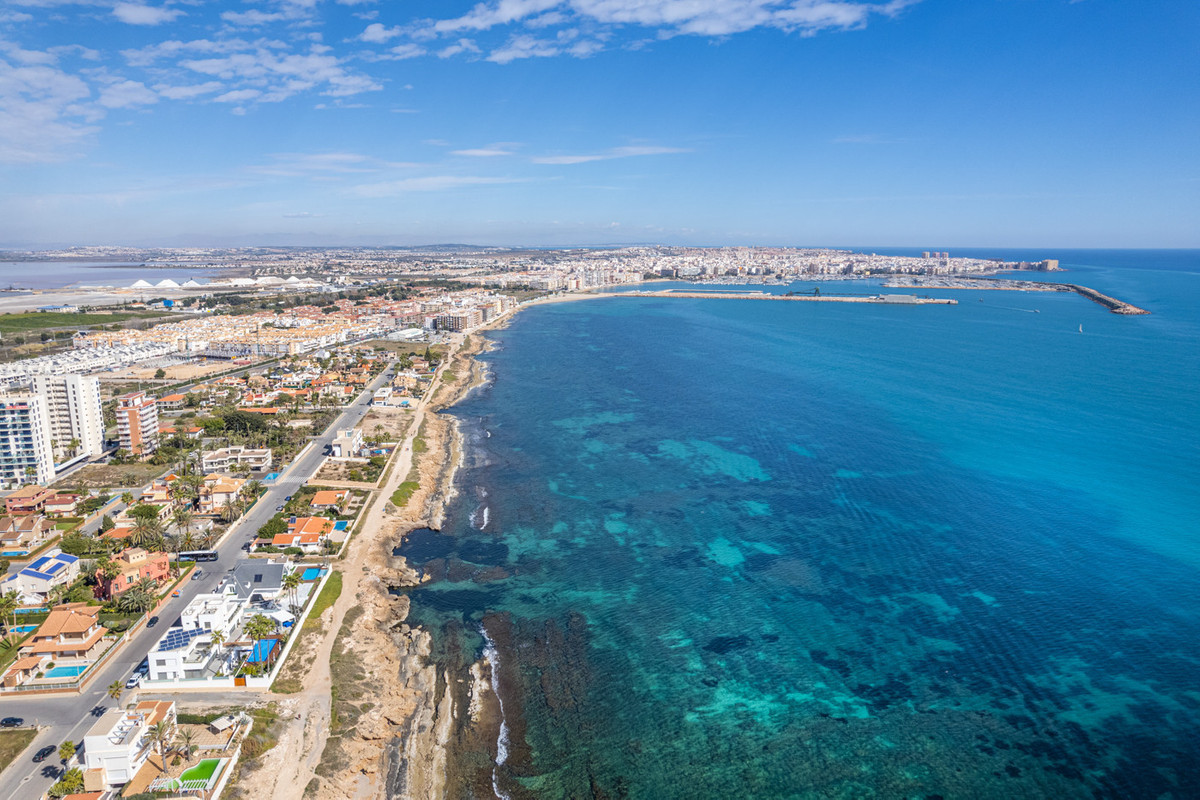 2 Bed Apartment for sale in La Veleta Costa Blanca, Alicante, Spain