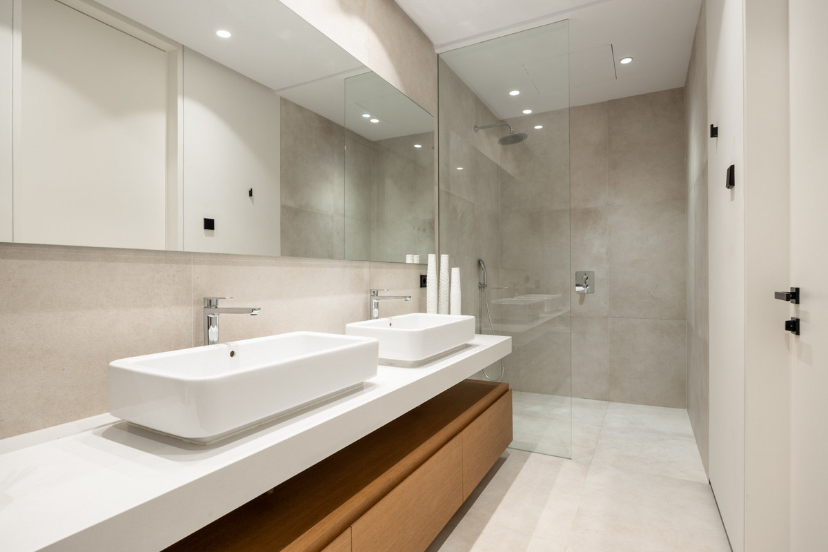 Se vende Villa - Chalet de 7 dormitorios en Costa Del Sol, Málaga, España