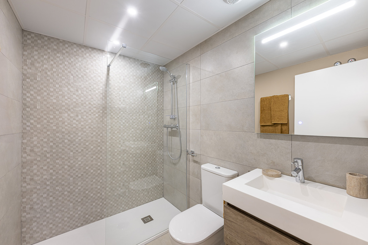Se vende Apartamento Planta Baja de 2 dormitorios en Costa Del Sol, Málaga, España
