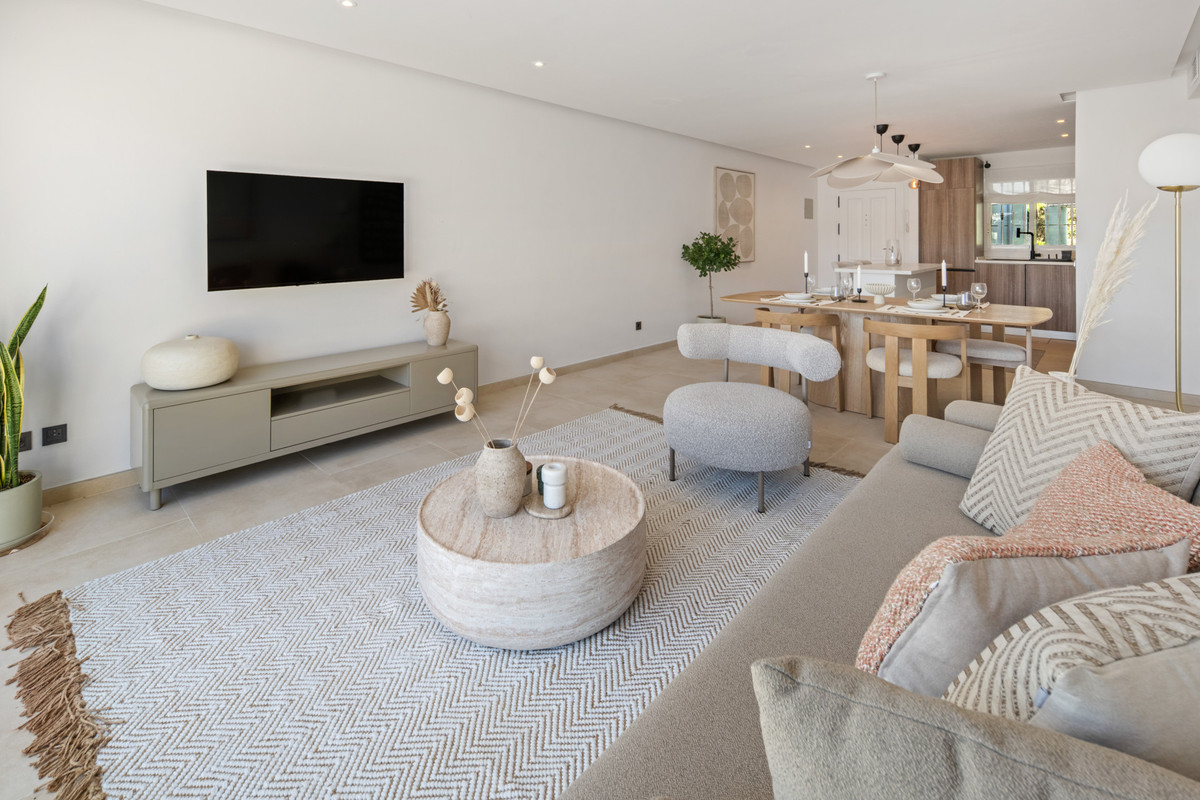 2 Bed Apartment for sale in La Quinta Costa Del Sol, Málaga, Spain