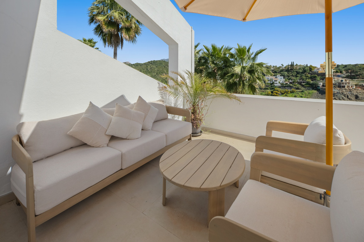2 Bed Apartment for sale in La Quinta Costa Del Sol, Málaga, Spain