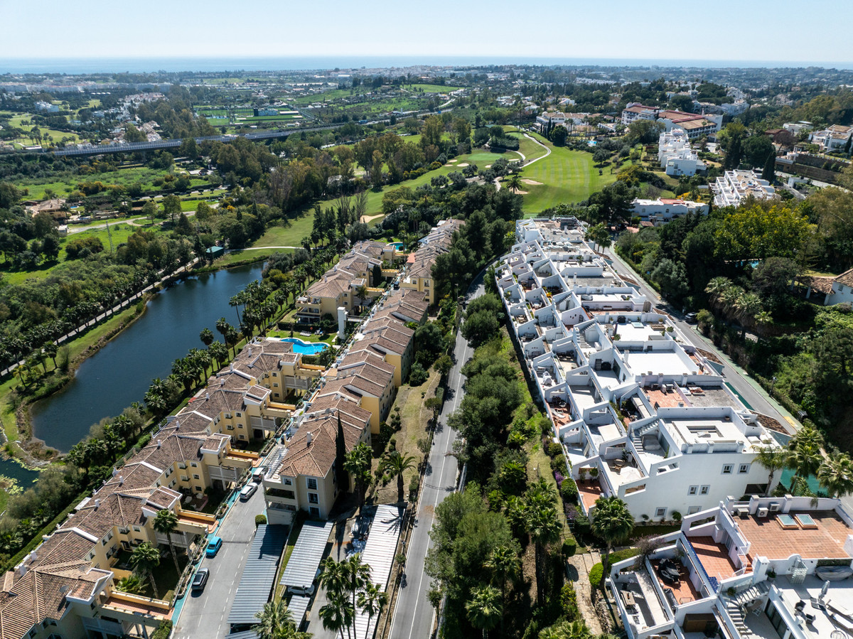 2 Bed Apartment for sale in La Quinta Costa Del Sol, Málaga, Spain