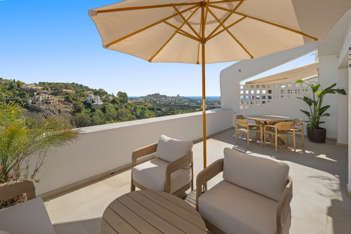 2 Bed Apartment for sale in La Quinta Costa Del Sol, Málaga, Spain