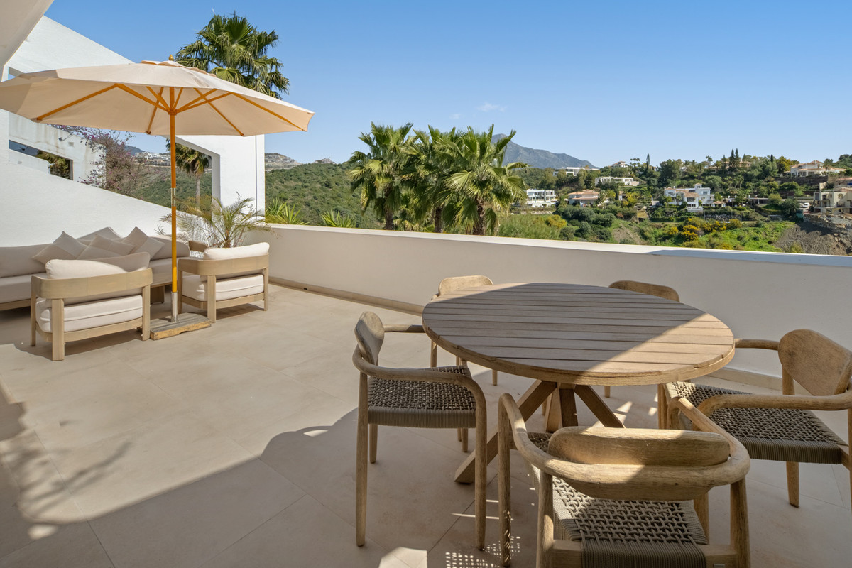 2 Bed Apartment for sale in La Quinta Costa Del Sol, Málaga, Spain